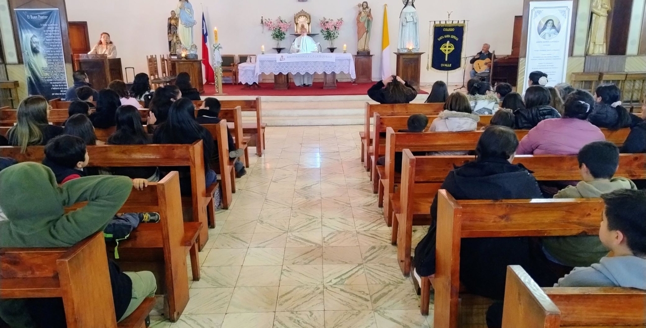 Realizamos una eucaristía especial para dar inicio las catequesis en el colegio